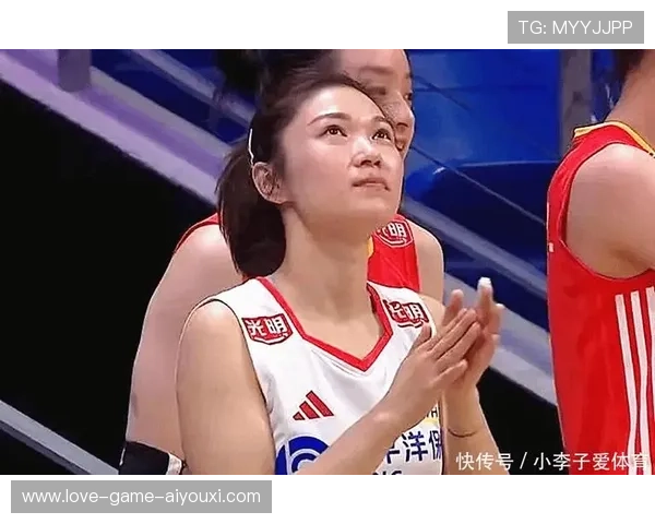 女排强攻连续命中：展现巅峰实力的拳击之舞