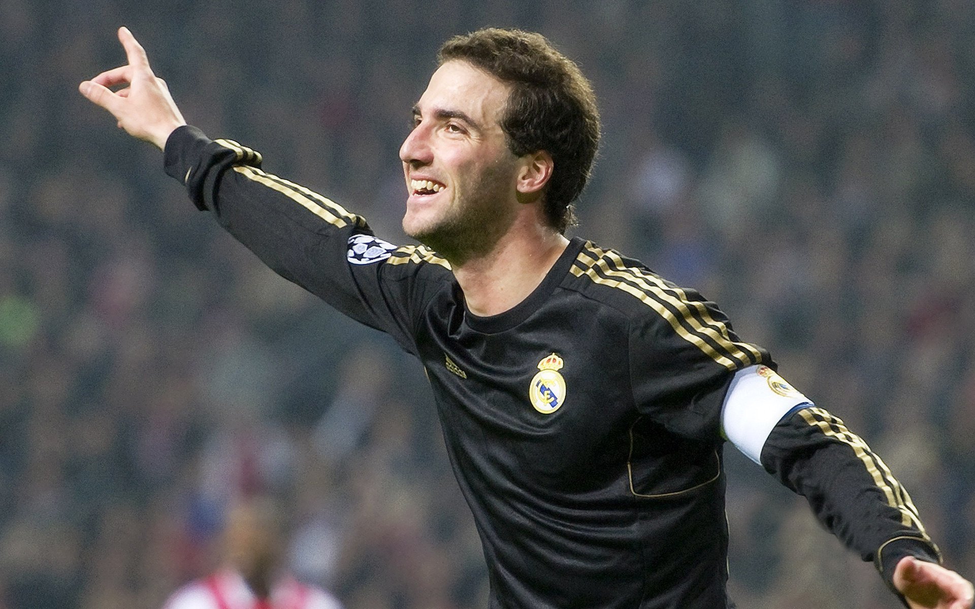 “赛季终点线临近,争冠之战白热化,谁能站上巅峰?”,什么叫白热化竞争