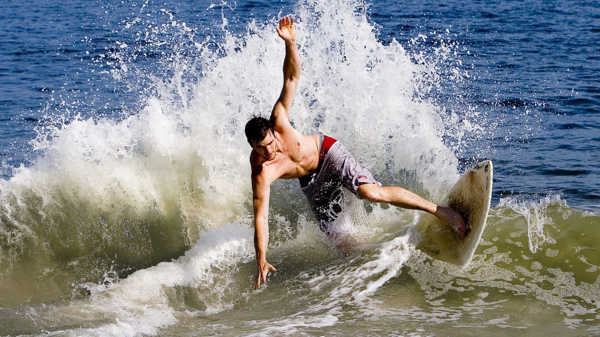 中国反曲弓女队在射箭世界杯韩国站获得团体银牌，国内竞技反曲弓比赛